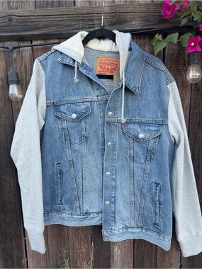 Levi’s Jean jacket with cotton sleeves medium NWT